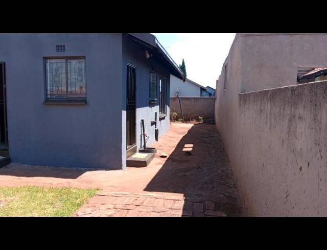 3 BEDROOM HOUSE FOR SALE IN PROTEA GLEN